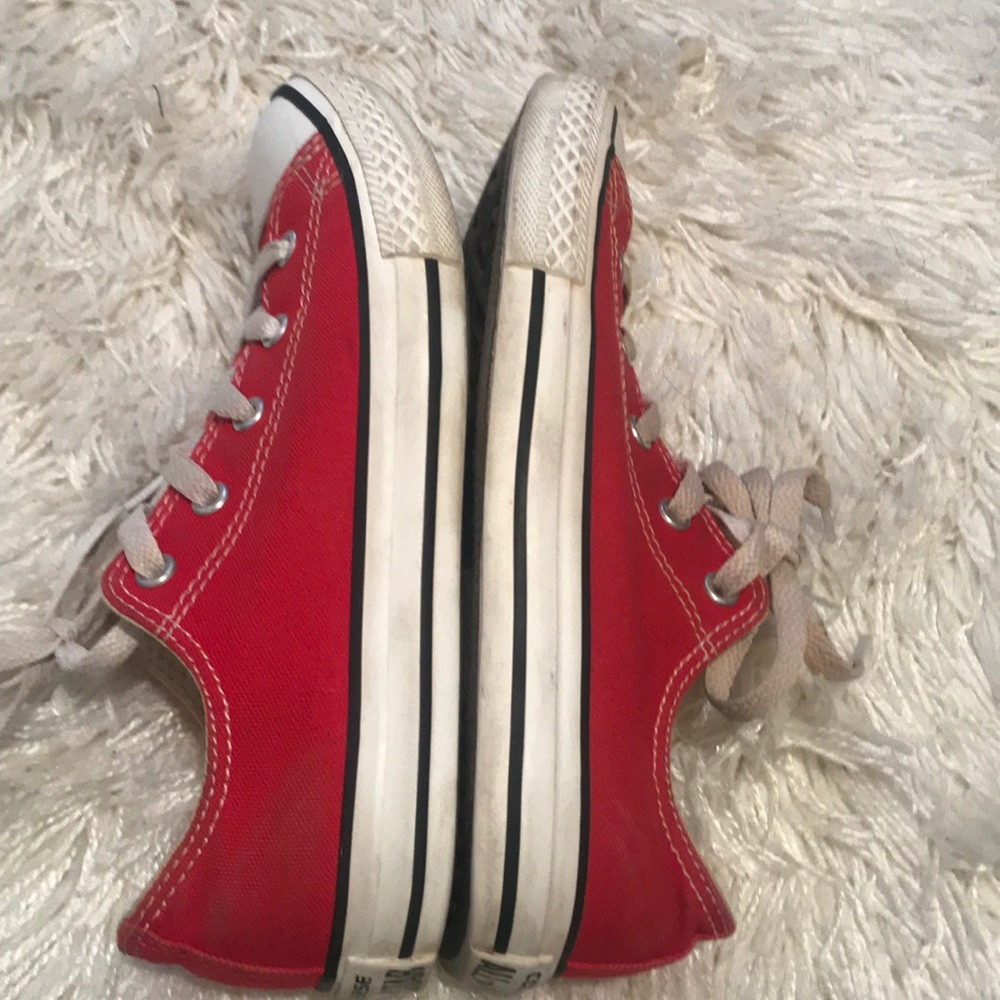 Red converse - Picture 3 of 6
